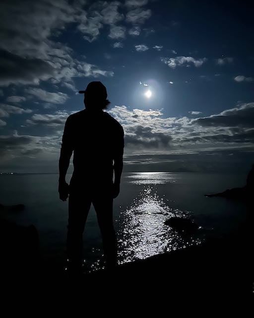 日本ハム伊藤大海が幻想的な海を見つめる最新ショット🌊🌙現在の心境を語る🗣