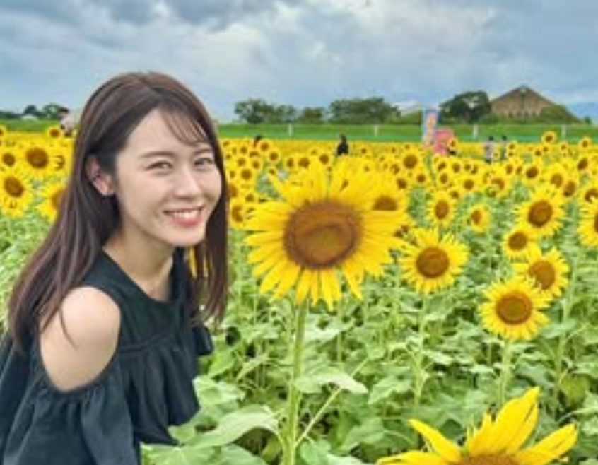 爽やか笑顔！フリーアナ加藤愛、ひまわり畑で過ごしたお盆の思い出