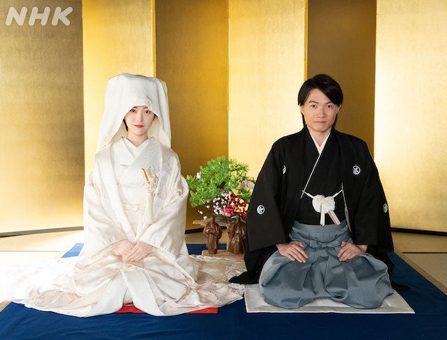 浜辺美波と神木隆之介の結婚式写真が大反響😍