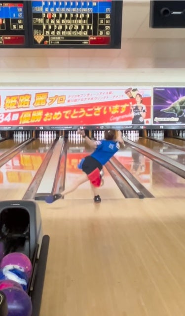 圧巻フォーム！プロボウラー・姫路麗が魅せたボウリング投球シーン