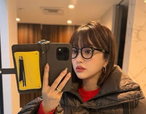 「このシルエット最高！」菊地亜美が冬本番にぴったりなブラウンダウンを発見！