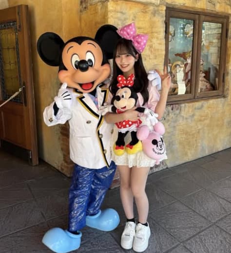 SKE48・山村さくらがミッキーとのツーショットを披露！ファンから「可愛い！」の声が続出！