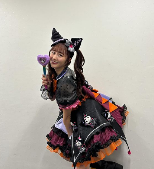 「クロミちゃんコーデ いかが？」ももクロ佐々木彩夏、ステッキを持ったキューティーショットを披露しファン歓喜！