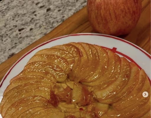 工藤静香が大きなリンゴを使ったアップルパイを投稿にファンから「美味しそう！」と話題に！