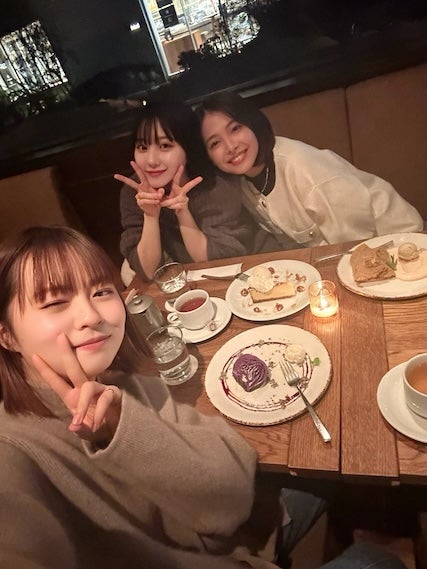 「皆可愛すぎ、、、」HKT48出身人気グラビアアイドル　豪華すぎるメンバーでの食事会の様子を公開！