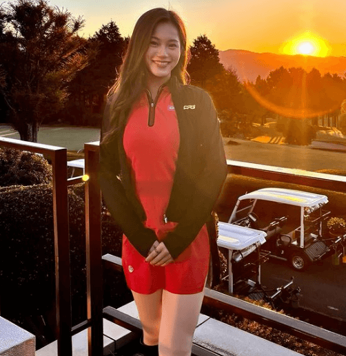 「夕陽が照らす美神」ラウンドガールからプロレスラー転身する、あの人気美女が激カワショットを披露！