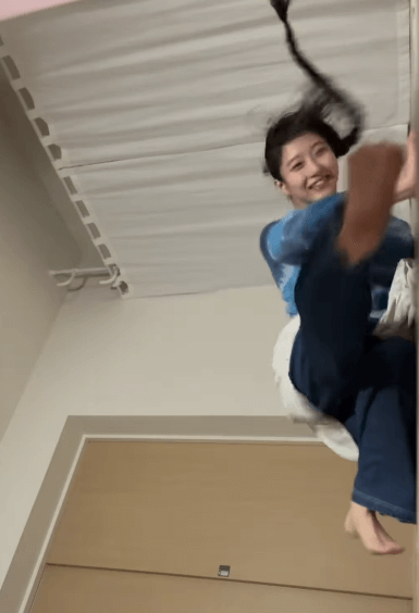 「動きが凄い…！」美女ダンサー・七瀬恋彩、マイルームでブレイクダンスを披露し反響！「海外ファンコメも着弾」