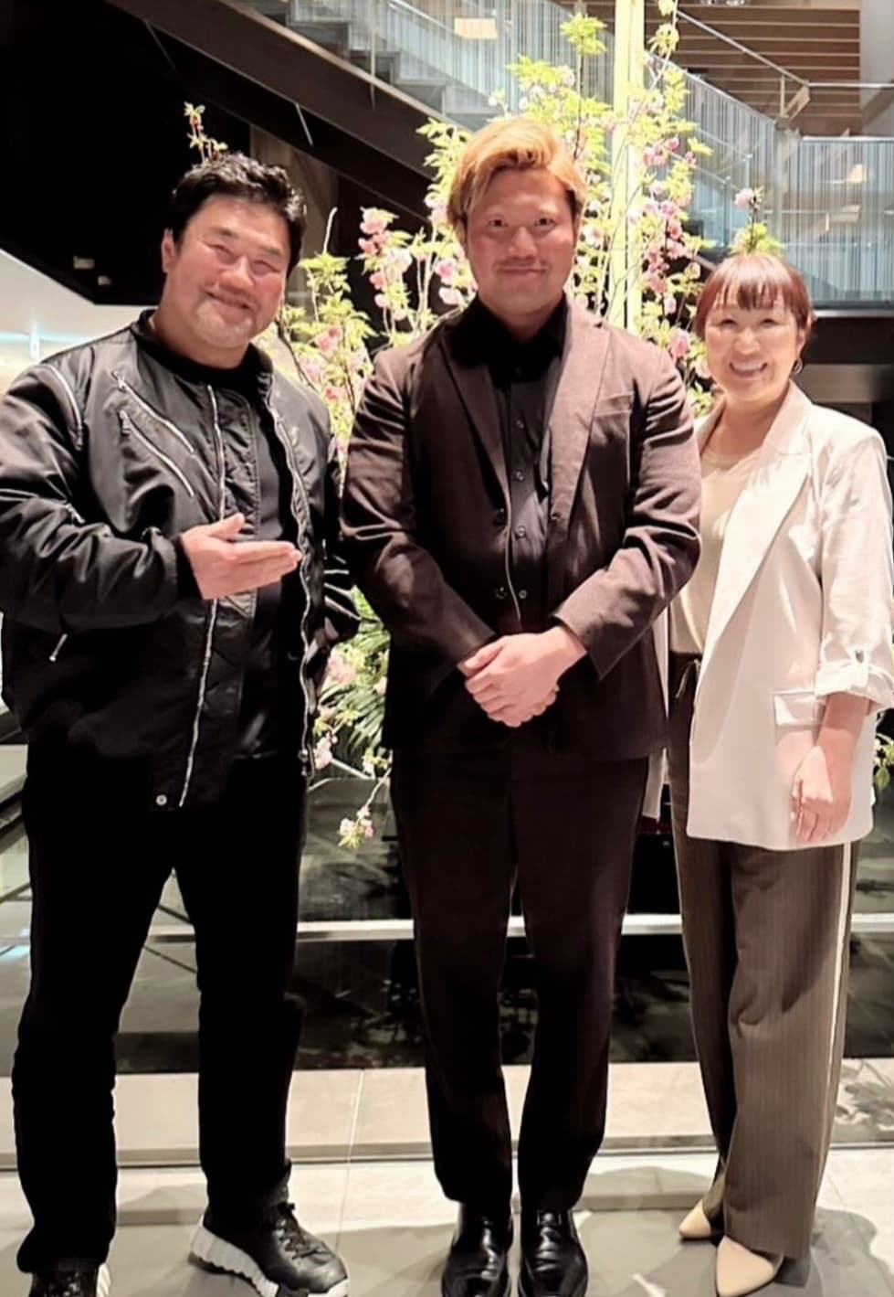 「我が家の息子みたいな選手」佐々木健介＆北斗晶＆宮原健斗、豪華3ショットにファン歓喜！