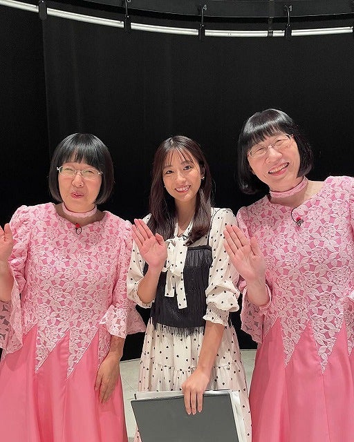 田村真子、阿佐ヶ谷姉妹とお揃いポーズ！