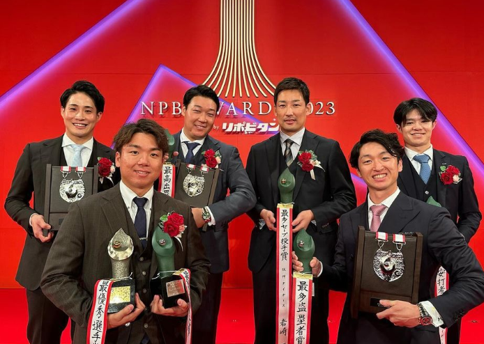 阪神・近本光司がNPB AWARDSの豪華ショットを公開📸🐯「ちか〜🙌おめでとう🎉」