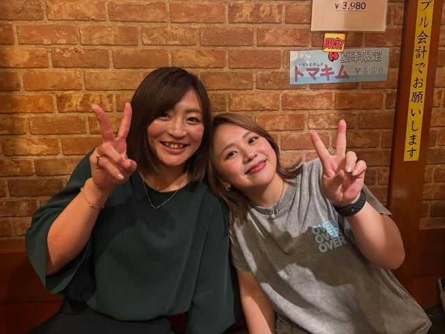 体操元日本代表の村上茉愛が「大好きなお姉さん2人」に囲まれた笑顔の再会ショット公開、SAILFORアスリート会での素顔に反響