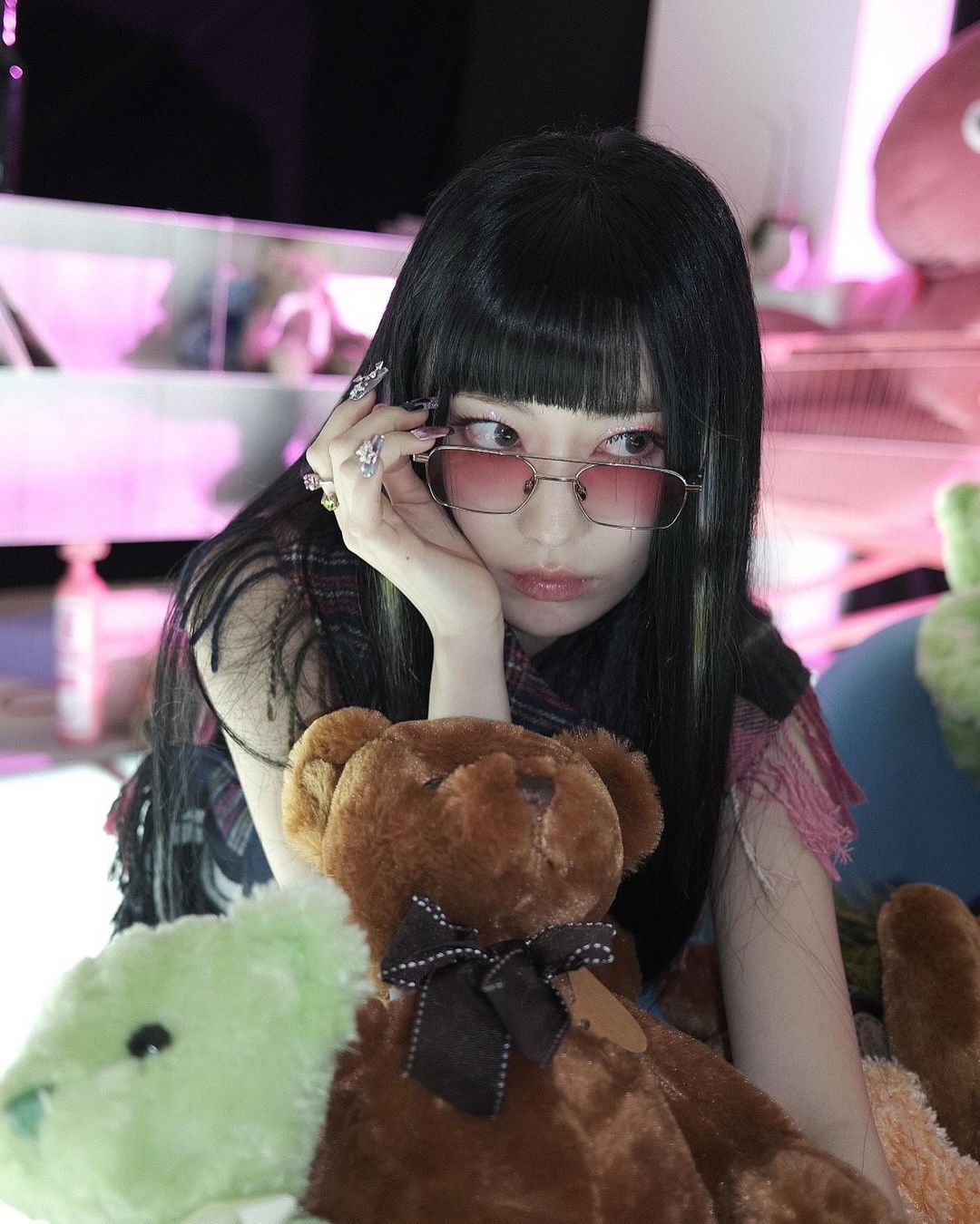 「もはや芸術…！」宮脇咲良の可愛すぎる黒髪”前髪ぱっつん”最新ショットが話題💖