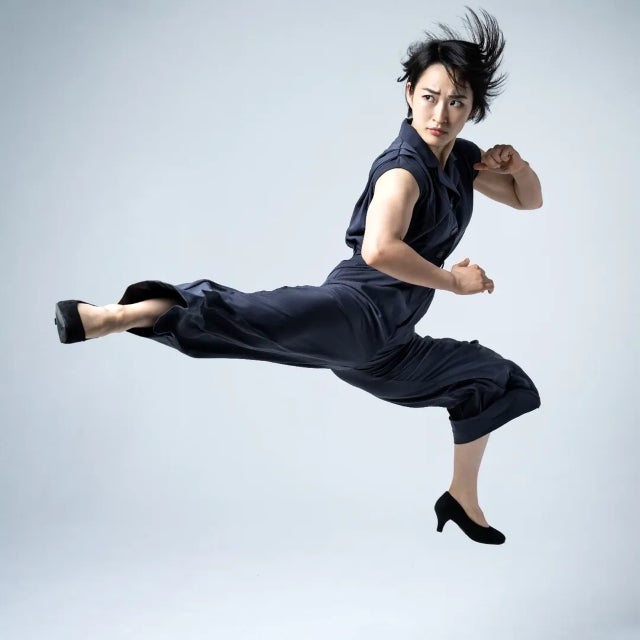 清水希容が「空中で放つヒールキック」に挑戦、静と動が交差する異次元の一枚に息を呑む