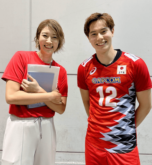 狩野舞子 バレー男子代表選手たちとの2Sを公開📸
