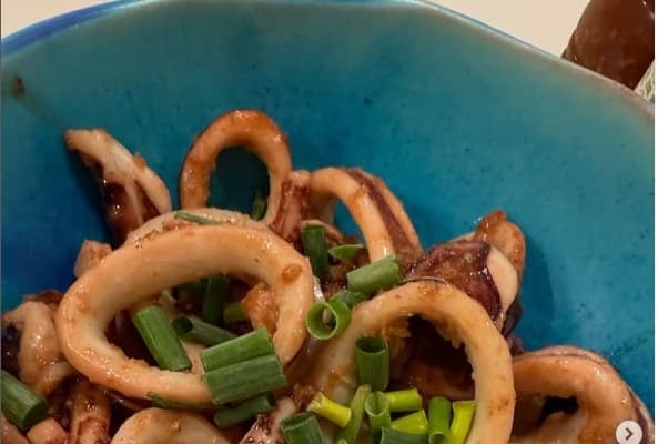 小川菜摘、イカのバター醤油炒めは主役！海の幸たっぷりこはん