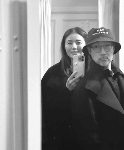 井川遥、Ed TSUWAKIとのポップアップツーショットにファン歓喜「ロングコートがカッコいい！」