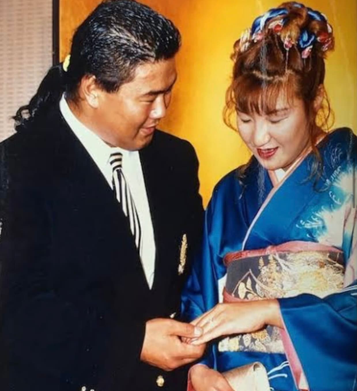 北斗晶＆佐々木健介夫婦、「今日で30年…」懐かしの夫婦2ショットに反響！「薬指も幸せ太り」