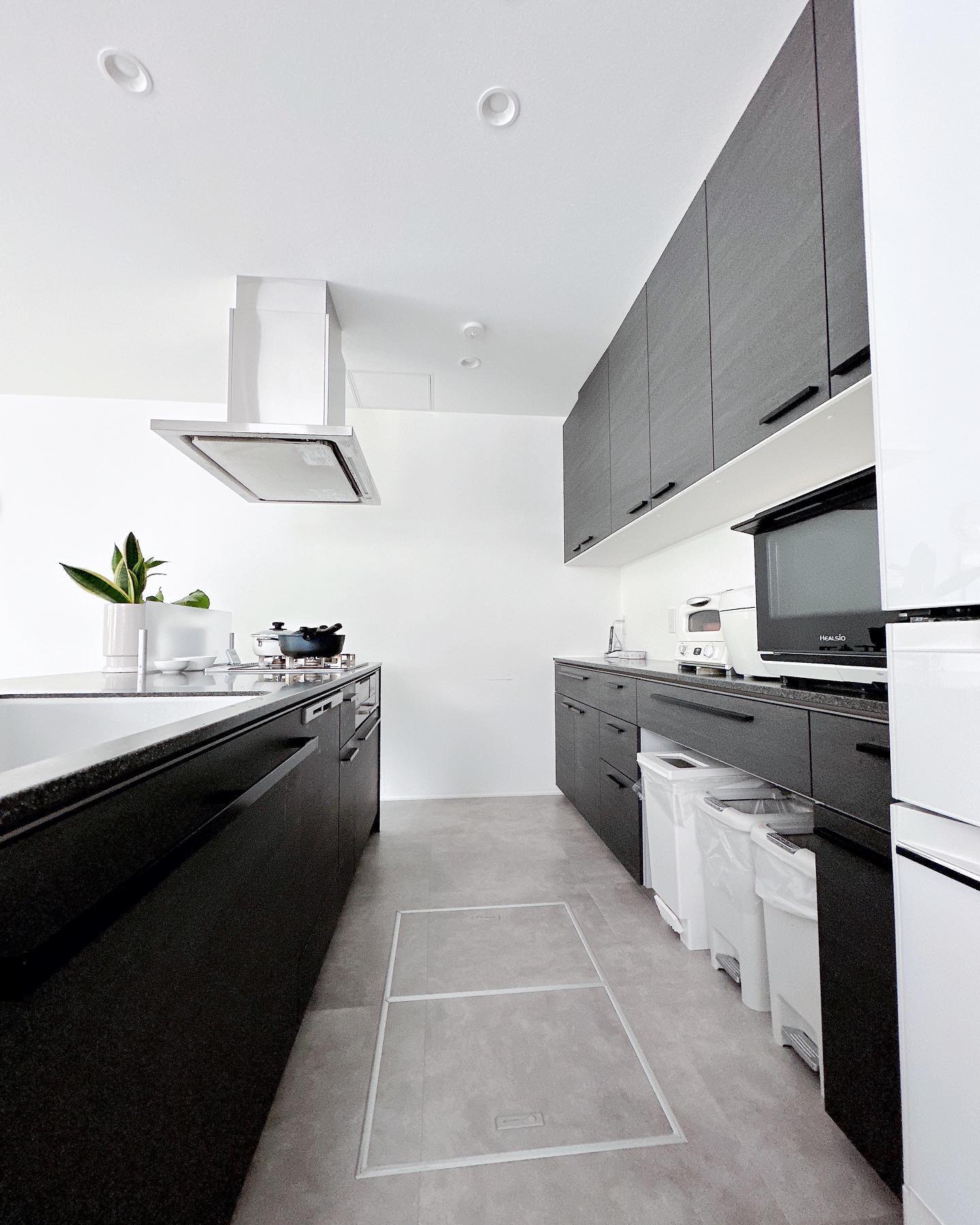 豪邸の予感...? 鈴木奈々が自宅の広々キッチン大公開「モデルルームみたい」