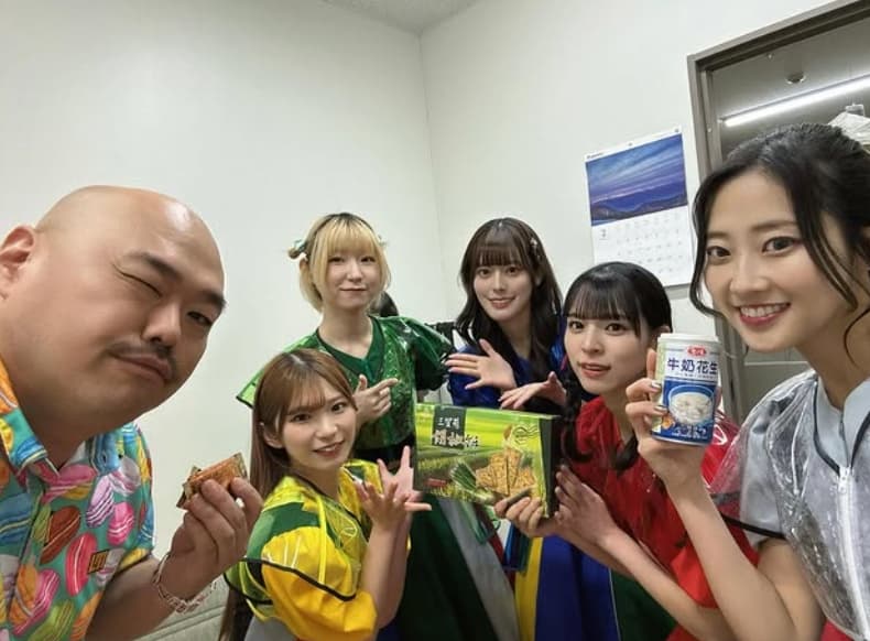 「ようやく受け取ったしん！」クロちゃんが紹介した豆柴の大群・レオナの忘れ物とは？