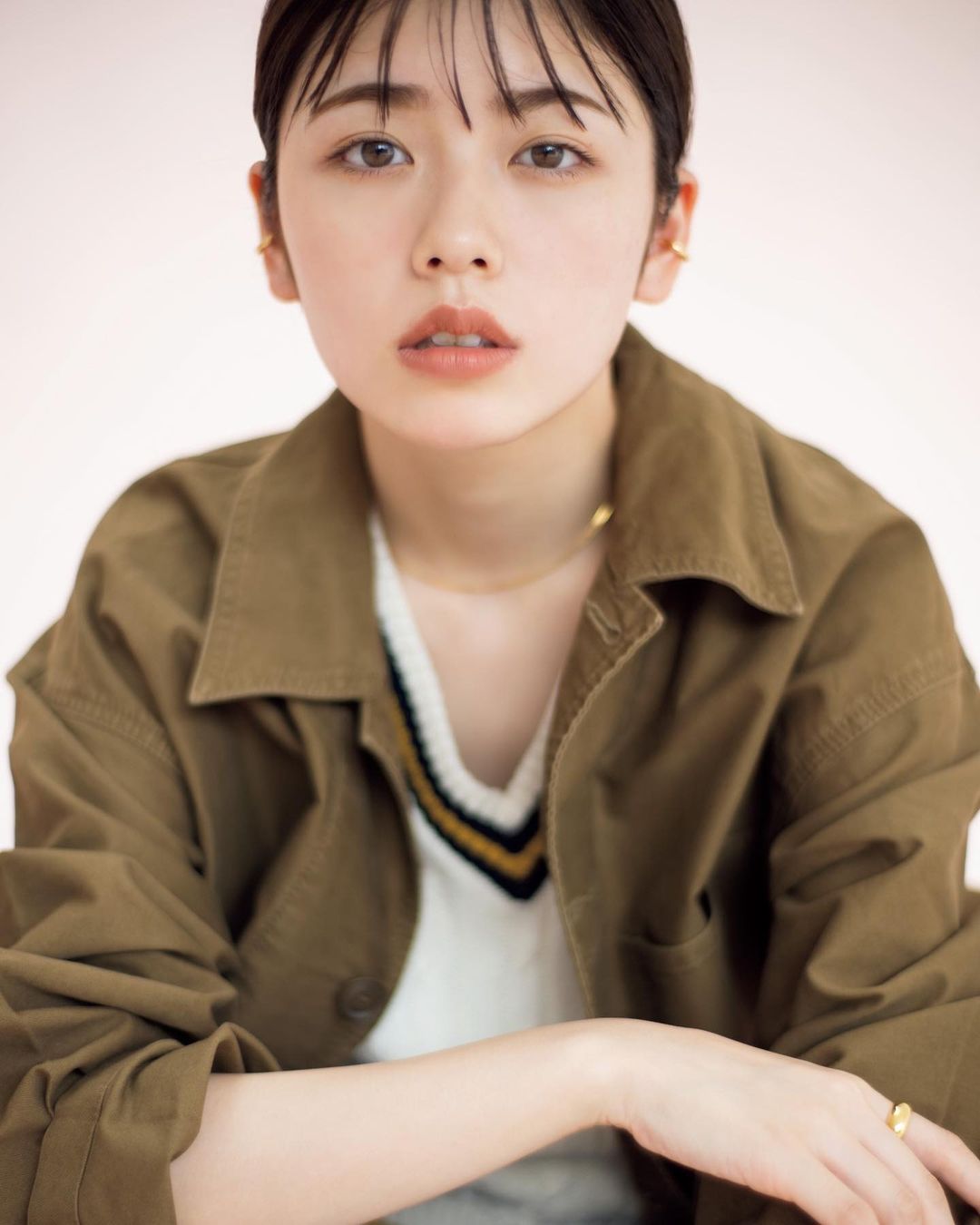 「秋冬が待ち遠しい🍂✨」カジュアルなのに超キマってる!!小芝風花さんが秋コーデ披露