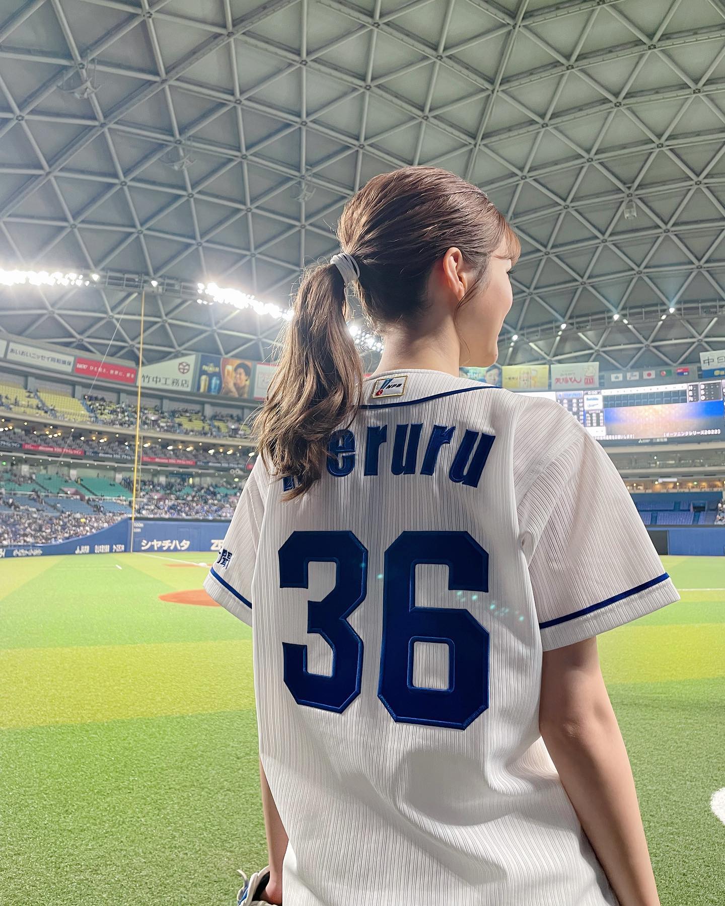 「一目惚れ💞」“めるる”こと生見愛瑠さんのユニフォーム姿が話題😍✨