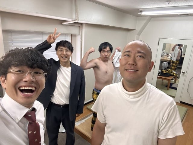 「エグいメンバー揃ってますね！」人気芸人が“変人の巣窟”と題した写真に爆笑必至！