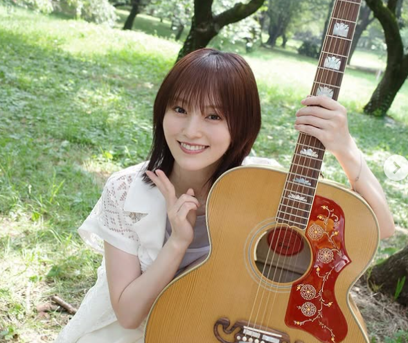 「小学一年生」9・10月号CM出演開始、山本彩が“18歳に見える”質問に満足顔披露