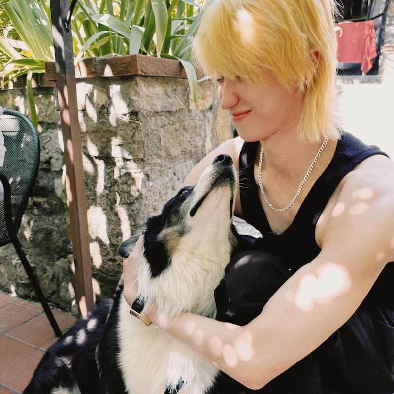 大人気韓国アイドルグループのSEVENTEEN・The8がオフショットを公開🐶