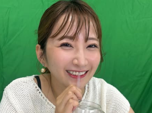 「今日も可愛い！」競輪万車券ハンターの美女、"微笑みのビューティーショット"を披露！優勝選手の祝福も