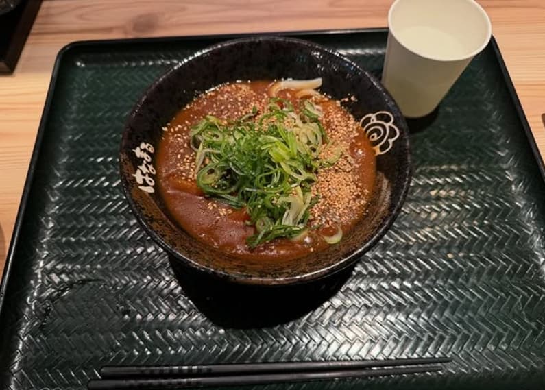 「カレーうどん⁉」クロちゃんの昼夜兼用ご飯に様々なツッコミ殺到!?