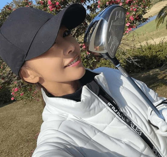 プロ雀士＆元グラドルの美魔女、五島列島へ上陸！聖地で魅せたビジュアルがあまりにも美しいと話題に