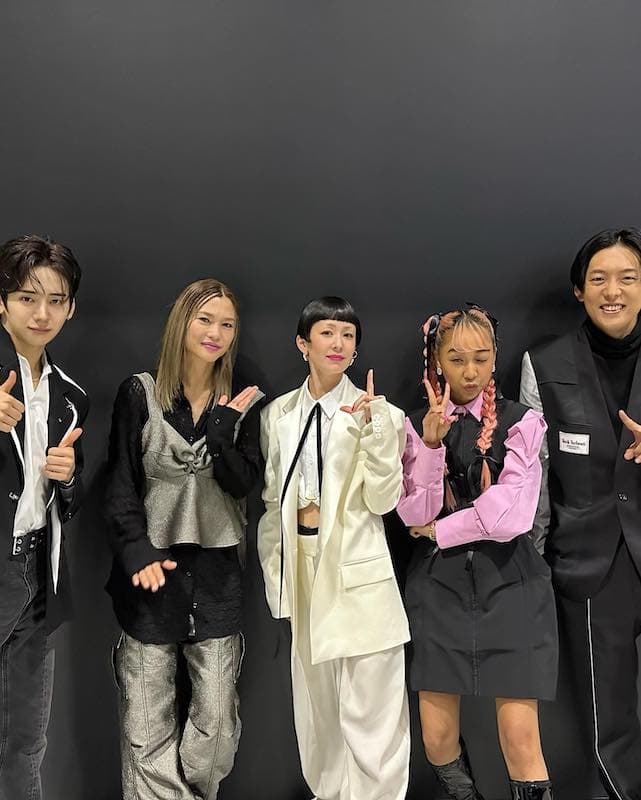 日プで話題のYUMEKIがトレーナー陣との集合ショットを公開💖✨