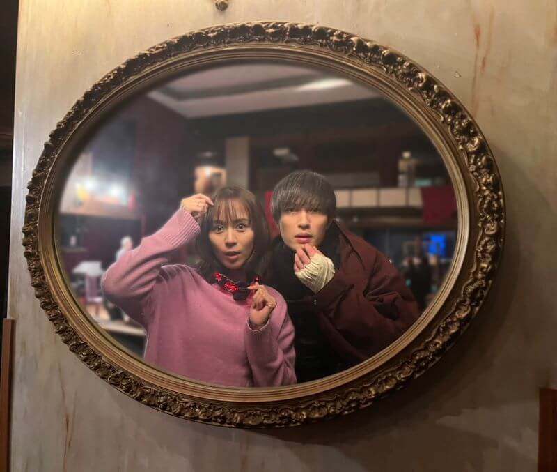 話題のドラマ「新空港占拠」👹美男美女のツーショットを披露