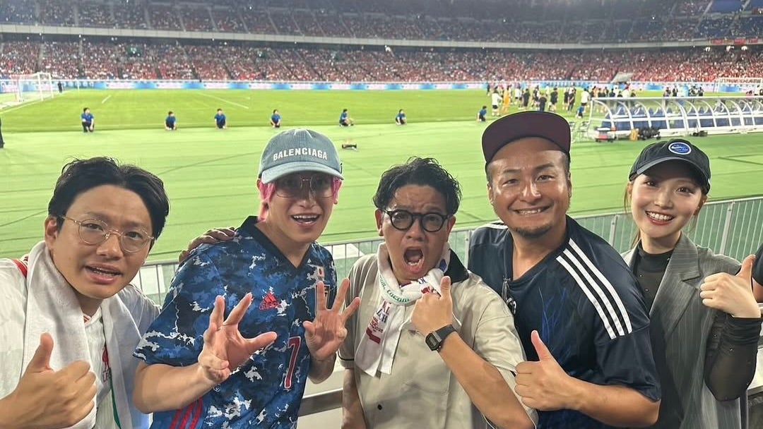 「ホームなのに赤い！」芸人が感じた“6万人の熱狂”のリアル