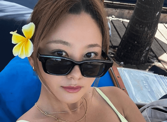 「セクシーマーメイド」海の美女アスリート、潮騒香るビーチで”きらめきのイエロー水着ショット”を披露！ファン熱視線「美しいBODY」