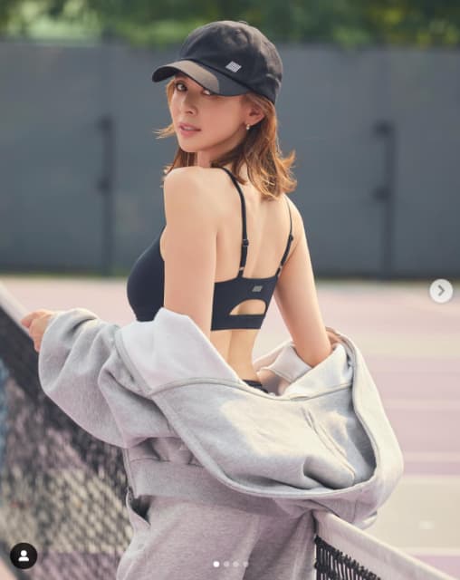 モデル・SHIHOインスタ更新！背中あらわのショットに「美しい…」の声