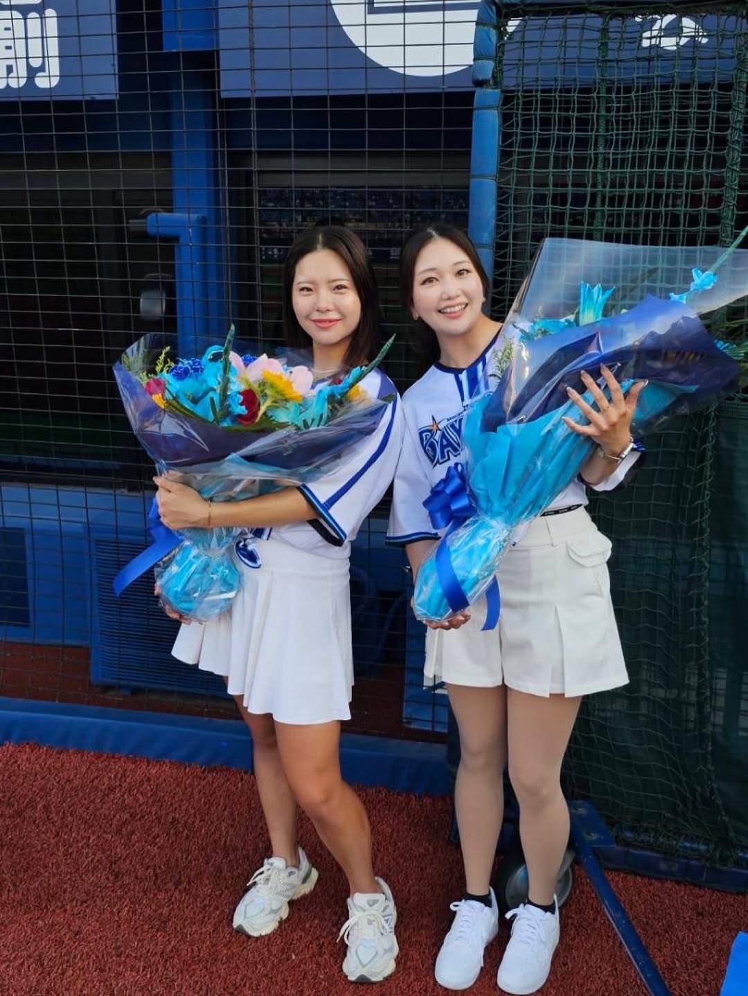 プロゴルファー・松﨑麻矢、「ティ･ワークス」の冠試合で花束を持ったツーショットにファン「ユニフォーム姿お似合いです」「可愛い！」