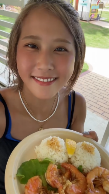 「どれが1番私らしい？？」宮古島思い出ムービーで7変化の陣在ほのか、どれも可愛すぎるスタイルにファン悶絶！？