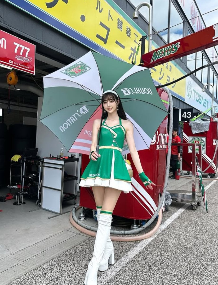 「可愛すぎる！」林紗久羅、D'station夏コス披露！SUGOスーパー耐久レースに登場