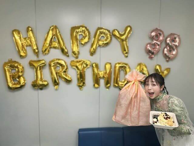 鈴木あきえ、38歳のバースデーを満面の笑みで迎える！祝福のメッセージに感謝しながら最高の一日を満喫！
