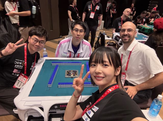 「早く終わったからモスバーガーまだあった…!!」岡田紗佳が世界麻雀の予選で勝利！