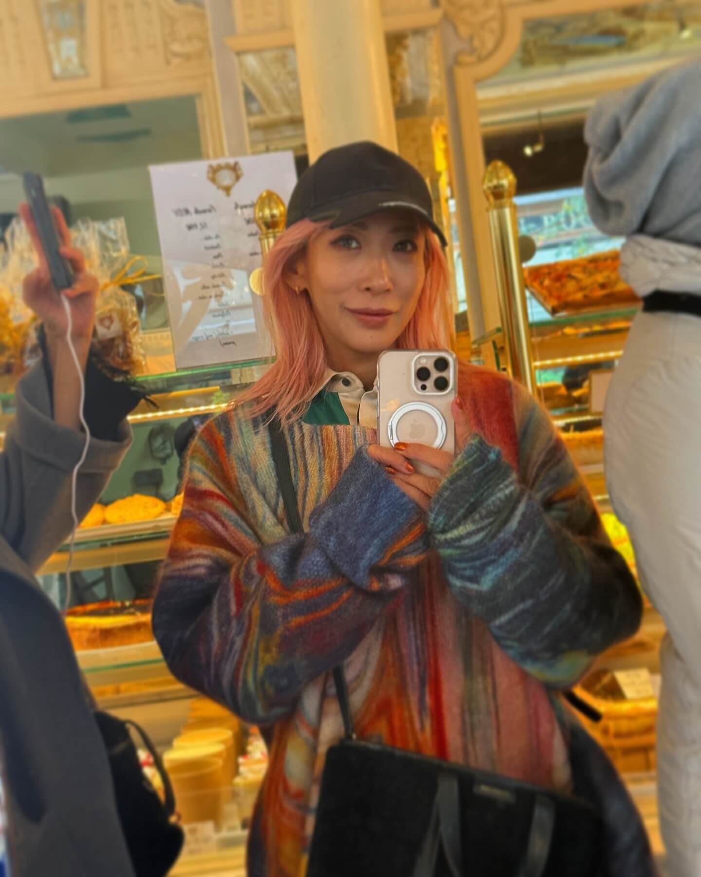 写真家・蜷川実花、移動距離が半端ない怒涛の1週間のスケジュールを公開！