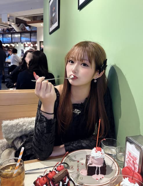 辻ちゃん長女・希空の「◯◯◯◯◯◯カフェ」オフショットにファンからいいね殺到！