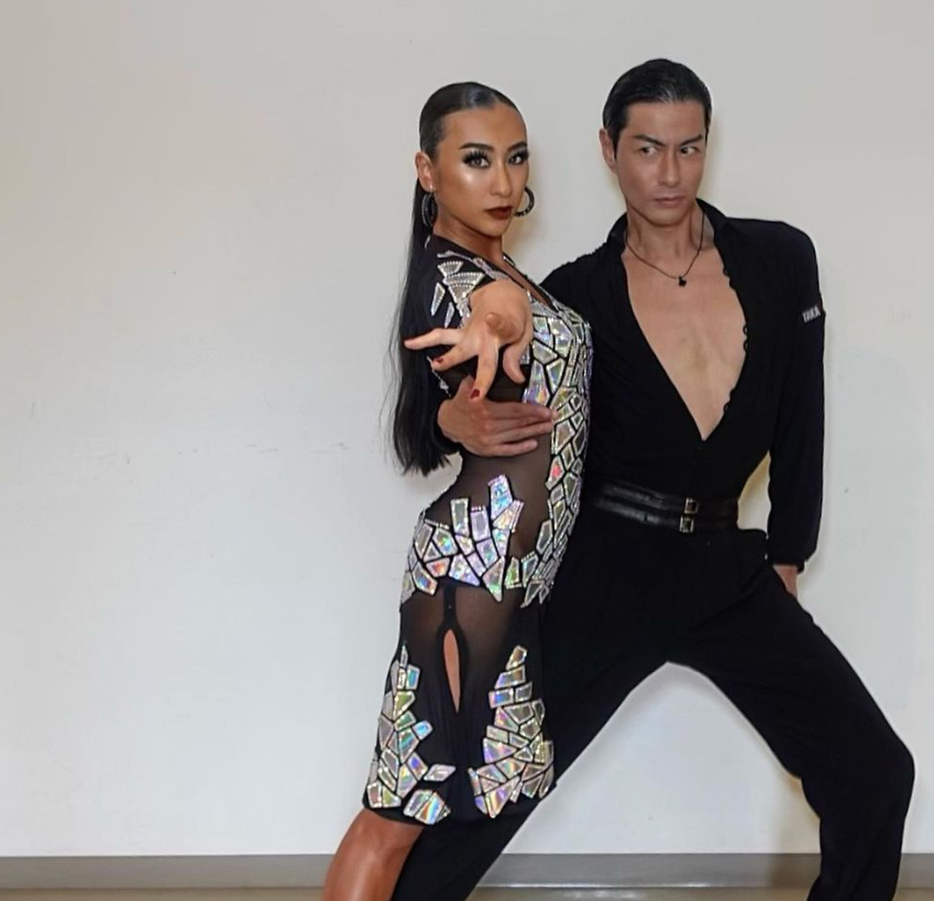 浅田舞、社交ダンス衣装で美しい1枚を公開💜次の大会へ意気込み綴る👀