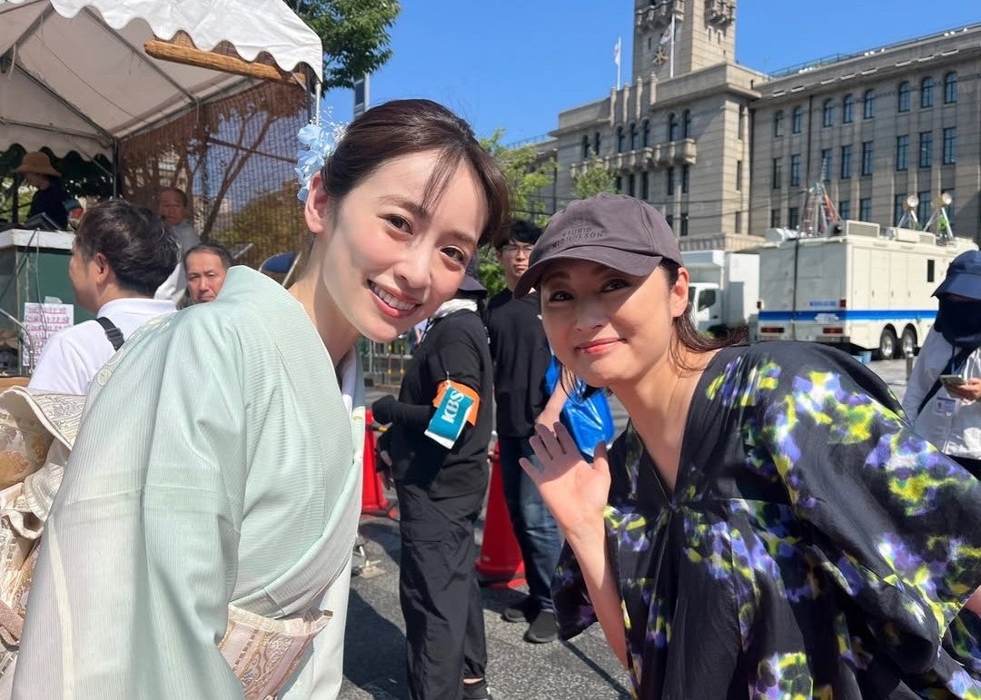 新妻の泉里香が祇園祭での大女優〇〇との2ショットをSNSに投稿！「美人さんの大渋滞」と話題に