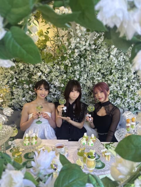 「みんなでお話しするのめちゃ楽しかった…」伊織もえが人気タレント4人で女子会！オフショットにファン感激