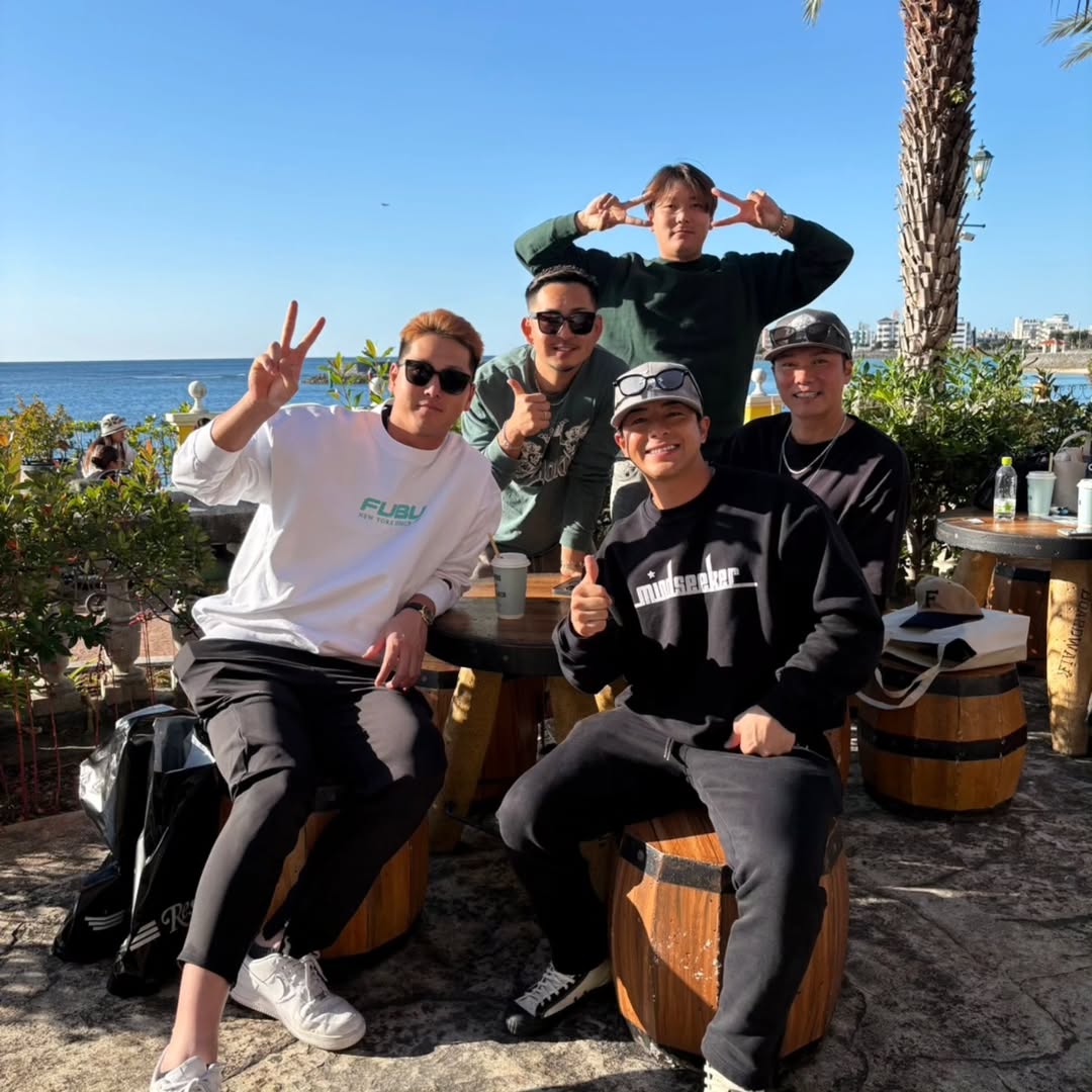 「オフ感たっぷり」坂本勇人、仲間との休日ショットに反響「笑顔が最高」