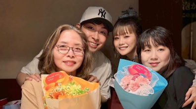 「“母”の字タンに感動！」新垣里沙、両家母との母の日プライベートショット公開