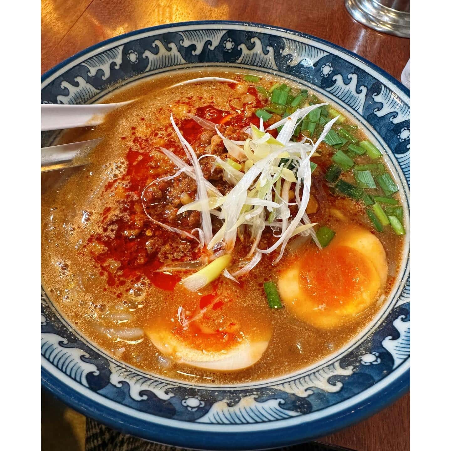 「どこのラーメン？」グルメ好きの有吉が絶賛する味噌台湾ラーメンとは🍜