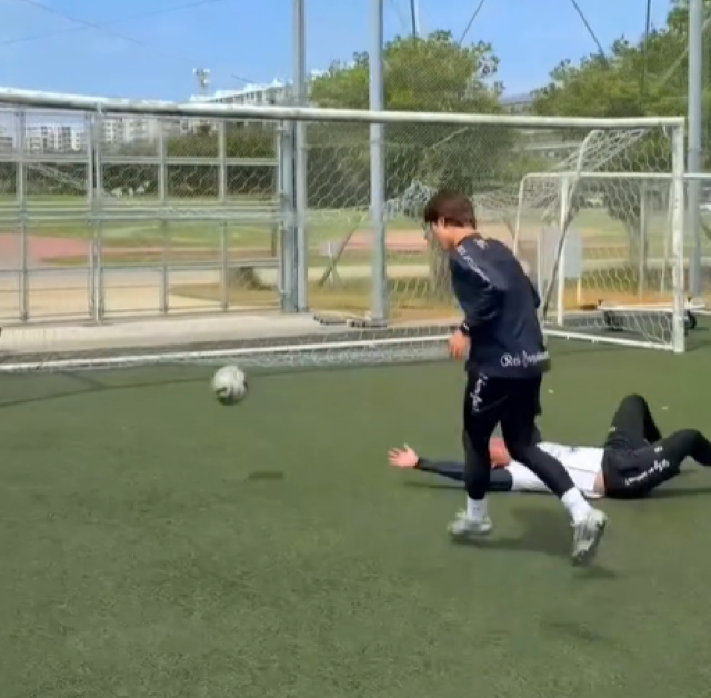 「サラー、パーマー、エムバペ」サッカーコーチ・Takuya 世界トッププロの技術再現がヤバイ！